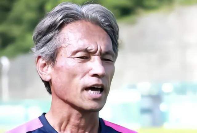乔治·克鲁尼四处“乱窜”与萨尔玛·海 艾玛·罗伯茨，当妈妈了！