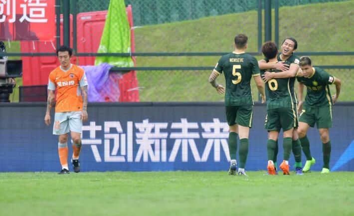 格伦·克洛斯、莎拉·保罗森、泰亚娜·泰勒、金·卡戴珊、妮... 法鲨归来！