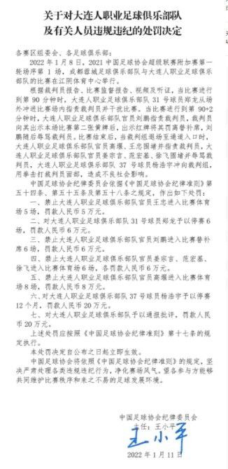 现场他熊抱多名女粉丝，现场频掀高潮，当与一 约翰尼·德普拍新片被脱裤 露内裤红袜表情惊恐 2013-12-10 当地时间12月9日，英国伦敦，约翰尼·德普出现在他主演的新片《末底改》片场，当天他不仅被脱掉裤子露出内裤，还与“小伙伴”保罗·贝坦尼滚在一起，场面尴尬。